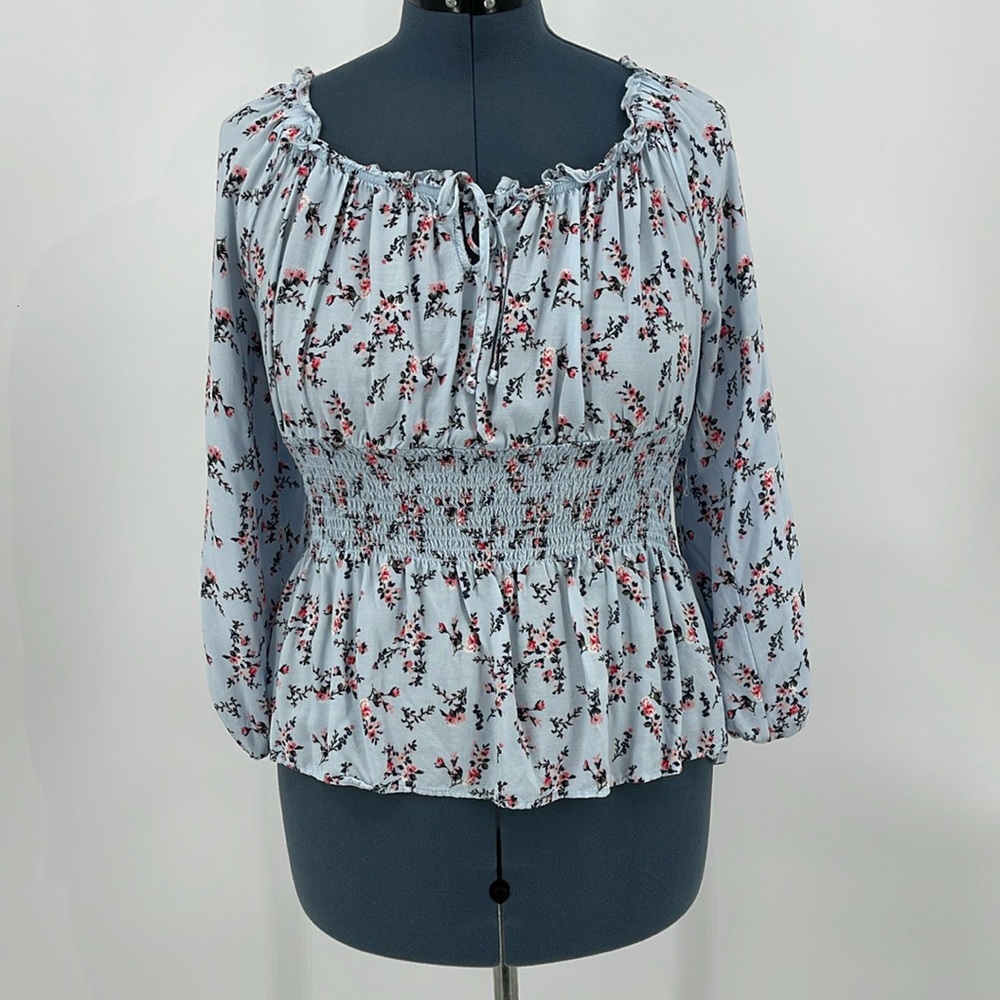 NO BOUNDARIES WOMENS TOP, SIZE XL , VERY NICE PREOWNED CONDITION